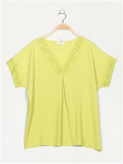 Plus size blouse with lace verde