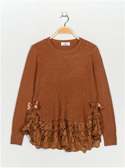 Textured sweater with lace camel