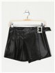 Short falda efecto piel hebilla negro