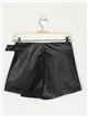 Short falda efecto piel hebilla negro