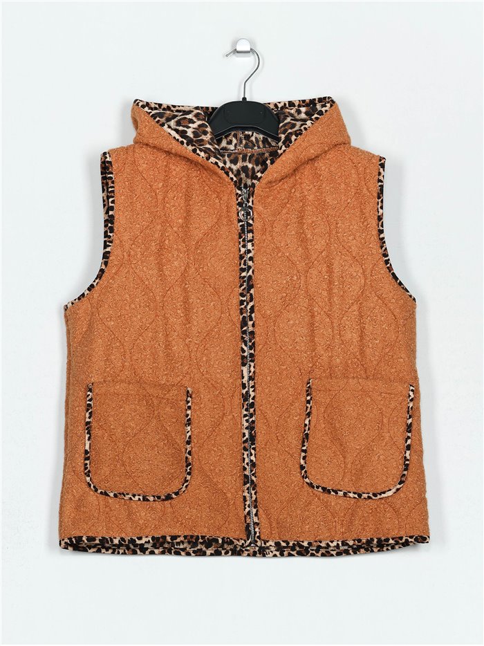 Quilted marbled waistcoat with hood camel